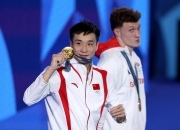 华体会官网入口-运动员纷纷登上领奖台，震撼现场