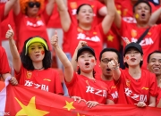 华体会网址-圣埃蒂安球迷热情助威，现场氛围火爆