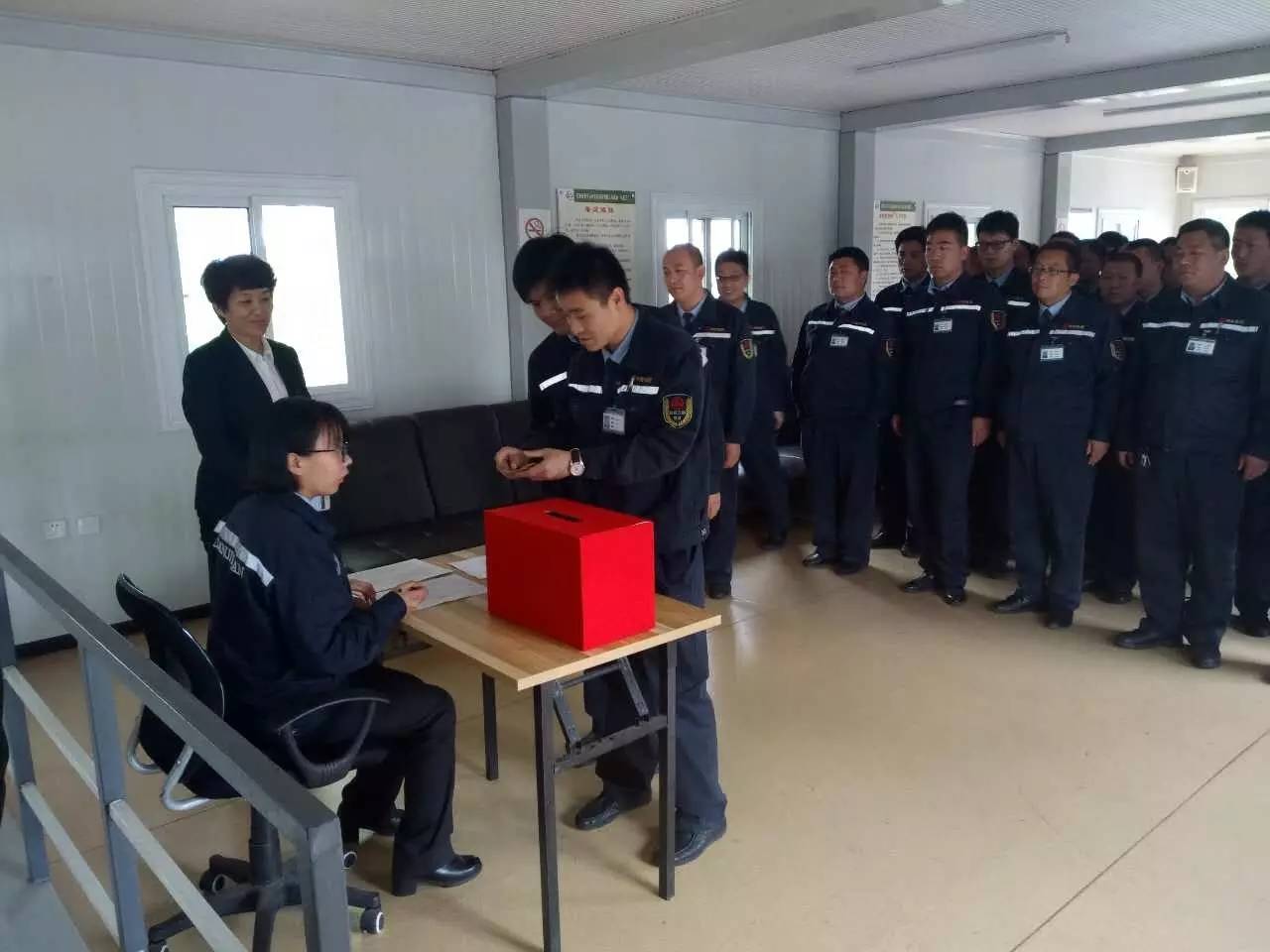 海南队防守漏洞频现教练雪中送炭的简单介绍