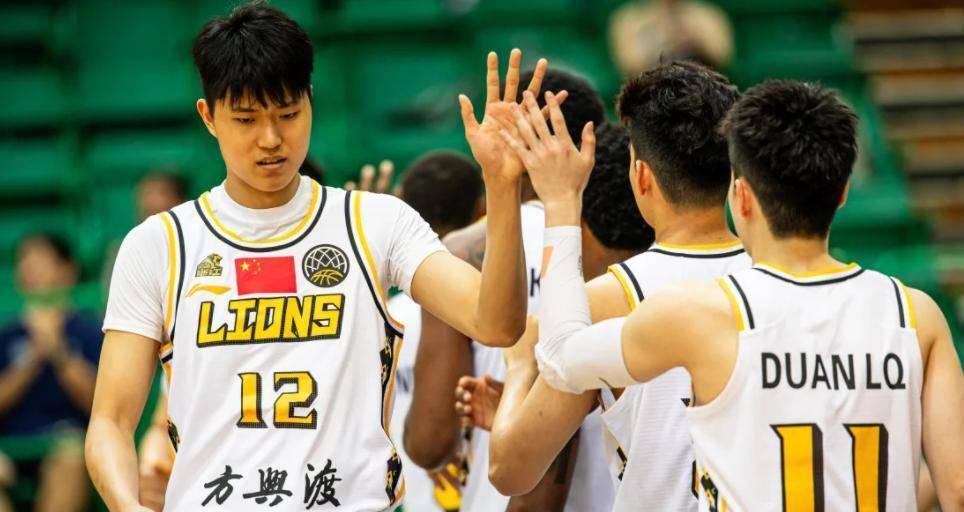 包含广厦亚冠意外惊喜！20岁小将轰15分成本土得分王的词条
