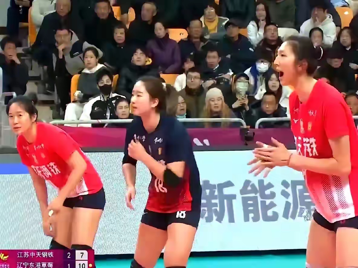 失误送1局咋赢球？女排1环节碾压日本攻防大腿是她的简单介绍