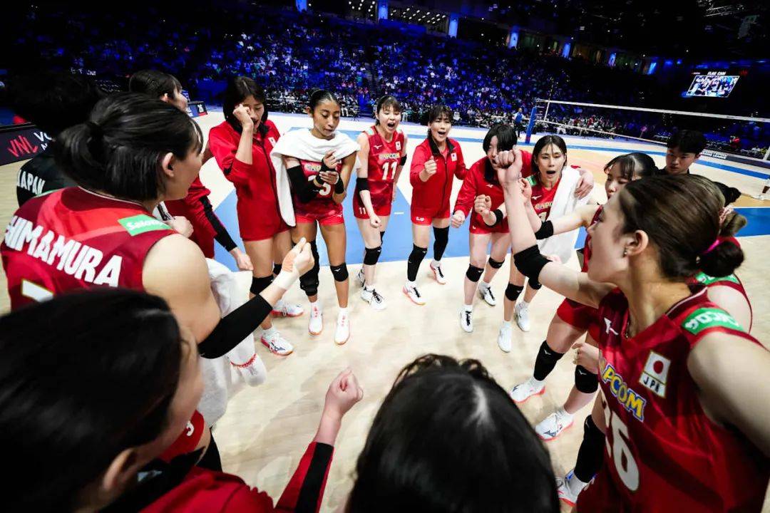 失误送1局咋赢球？女排1环节碾压日本攻防大腿是她的简单介绍
