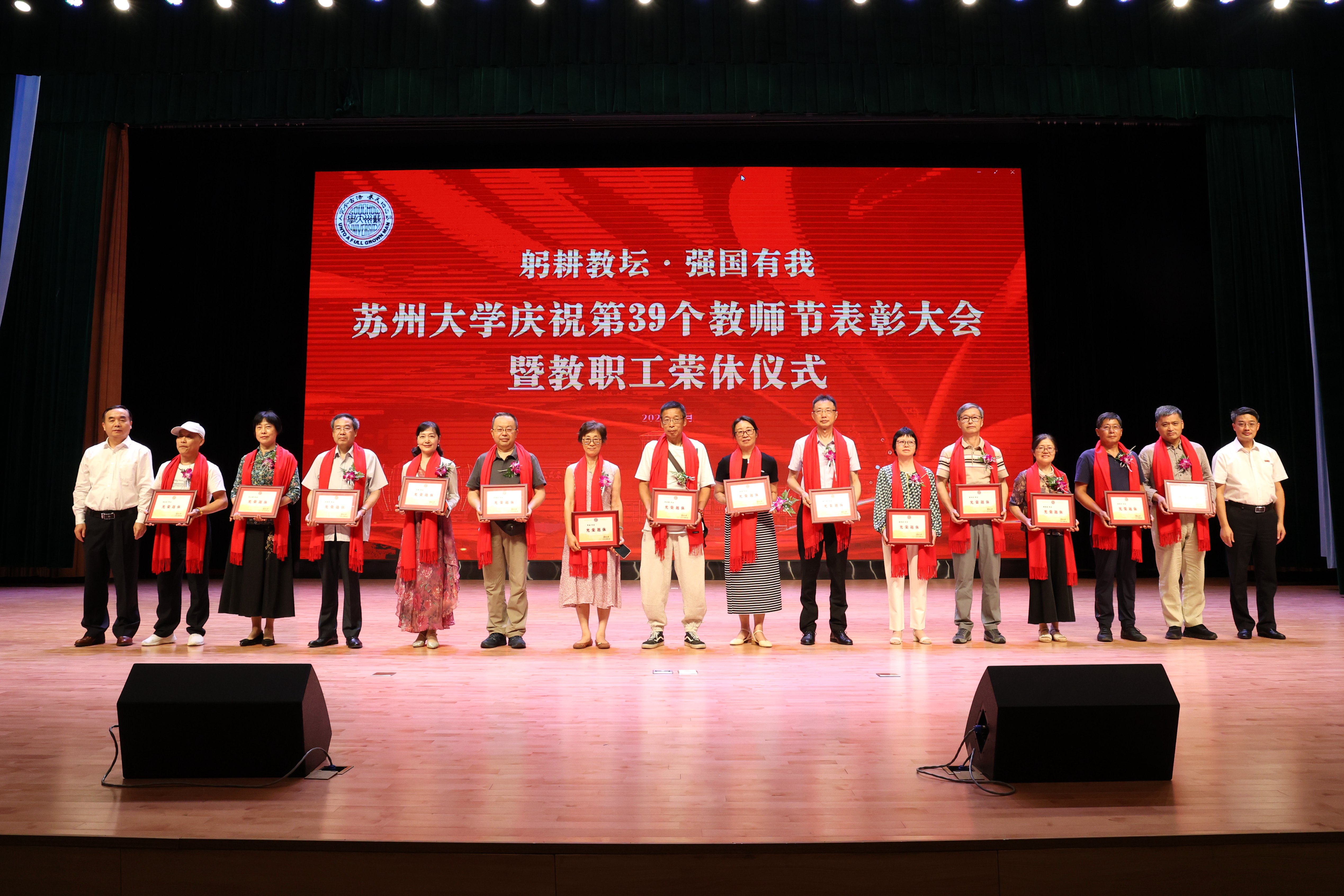 关于苏州大学副校长前往训练基地，为苏州队守门员纪振勇拨穗的信息