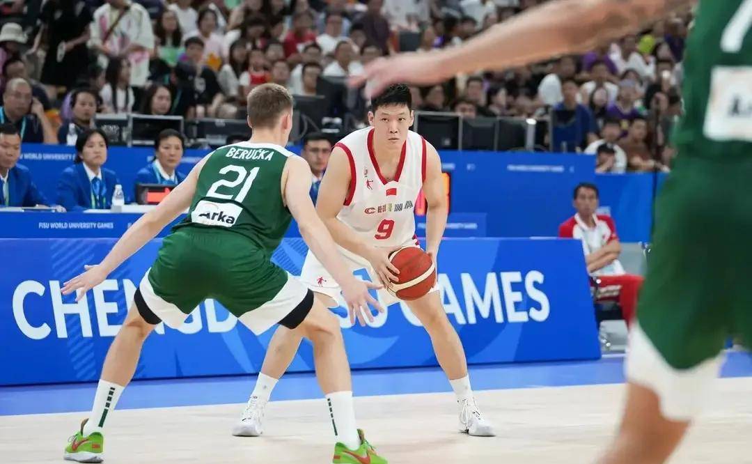 李苑鑫出战22分钟，投篮7中3得到10分9篮板1助攻1抢断1